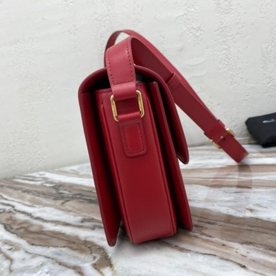 Ce**e classique triomphe bag in calfskin