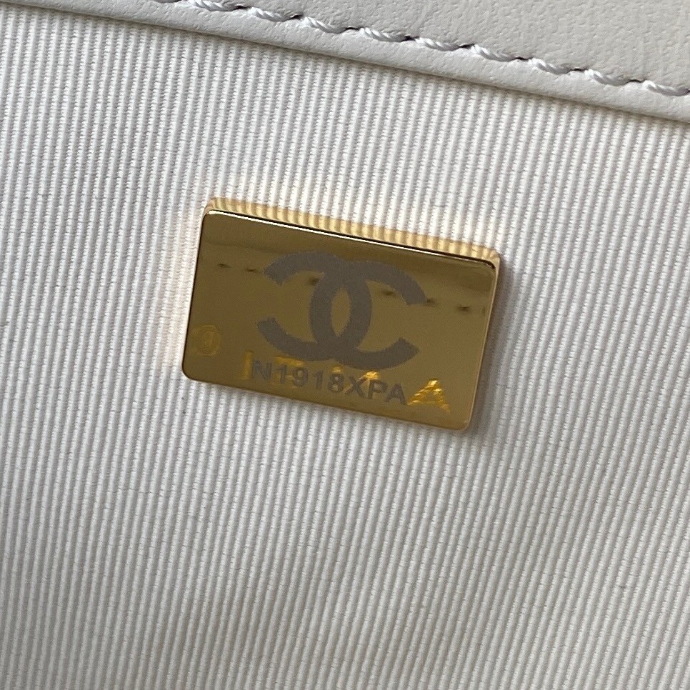 Ch*el baguette bag