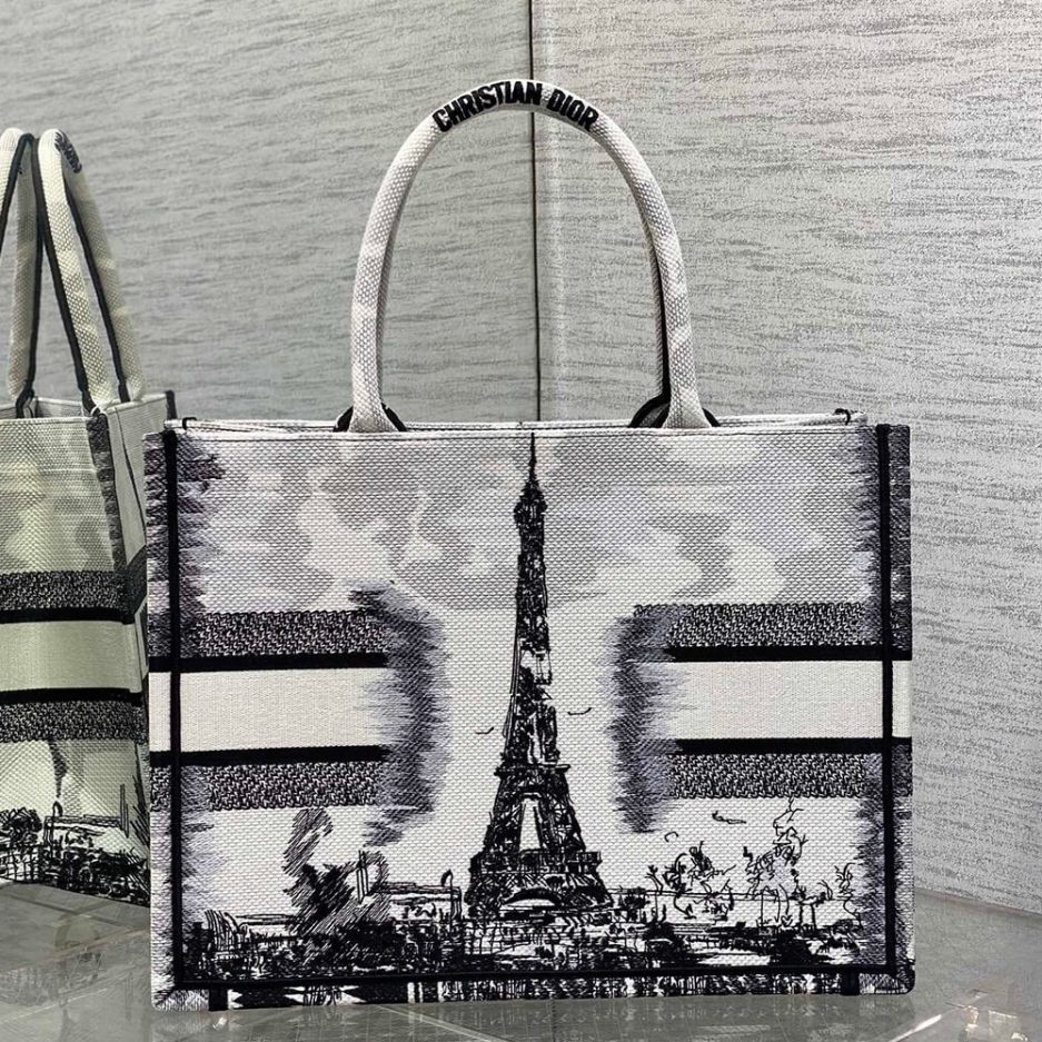 medium D*or book tote