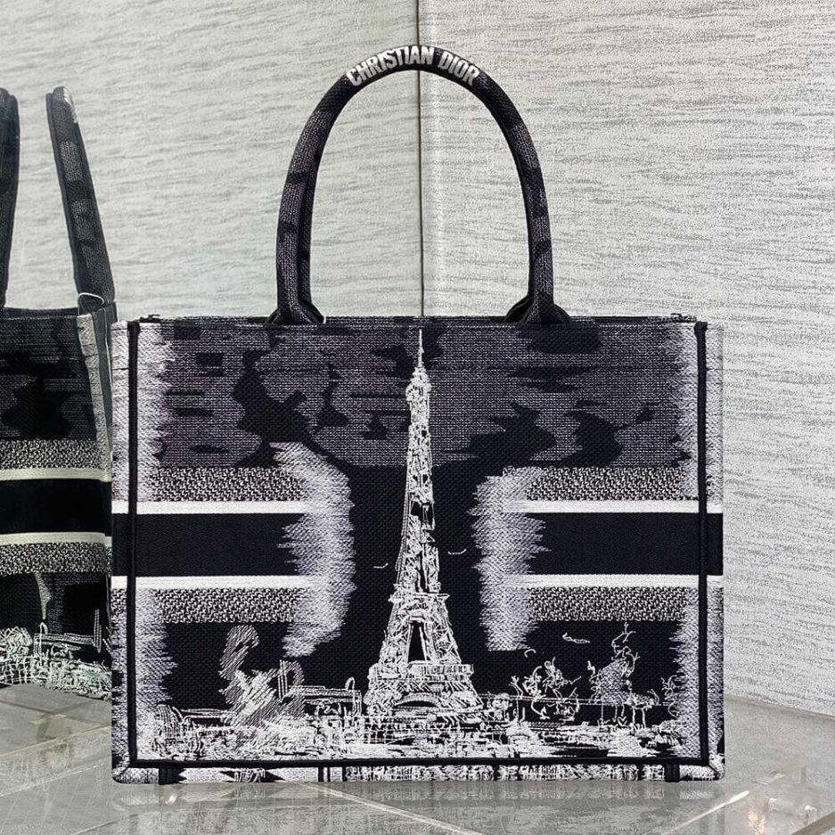 medium D*or book tote