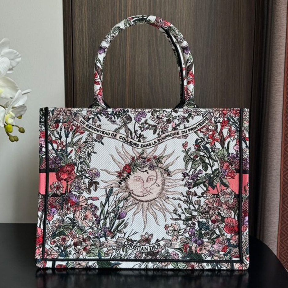 medium D*or book tote