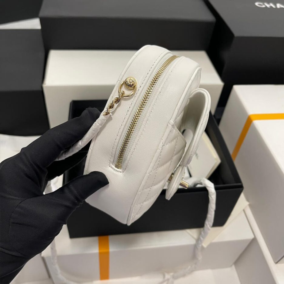 Ch*el 22s heart bag
