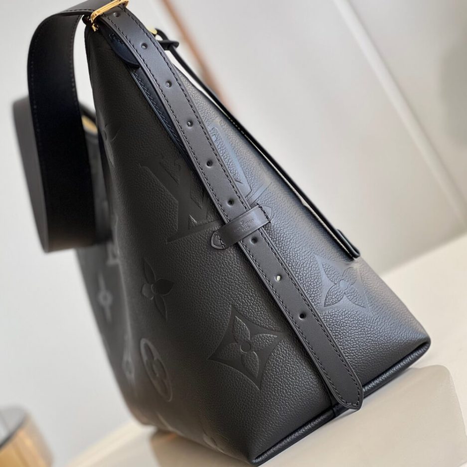 LV CarryAll MM