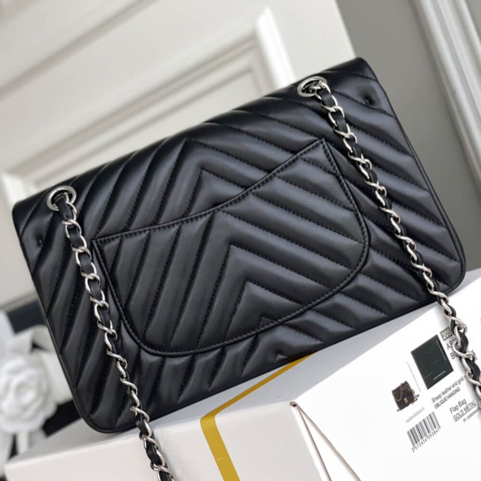 Ch*el classic chevron medium flap