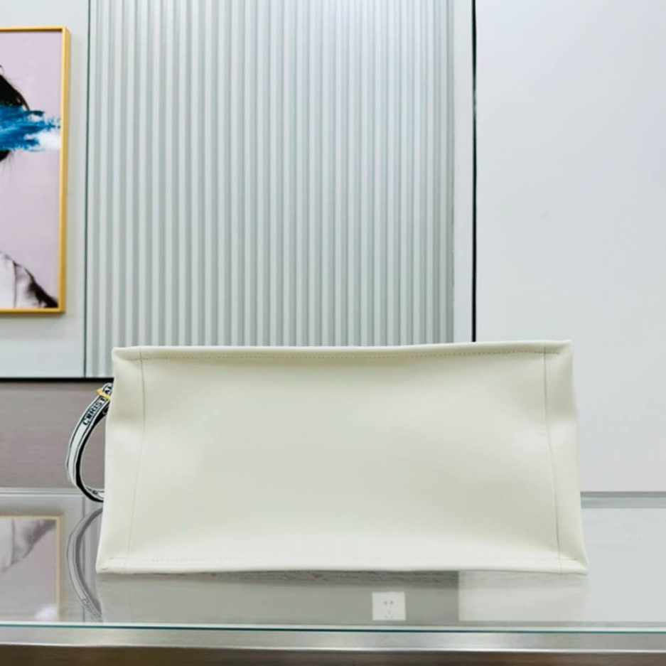 medium D*or book tote