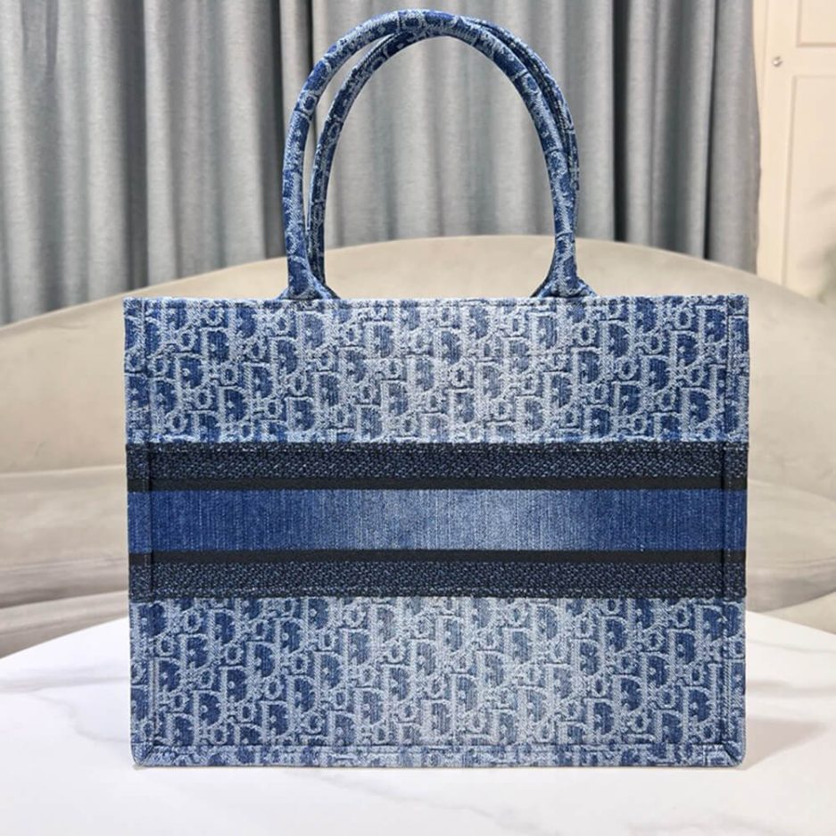 medium D*or book tote