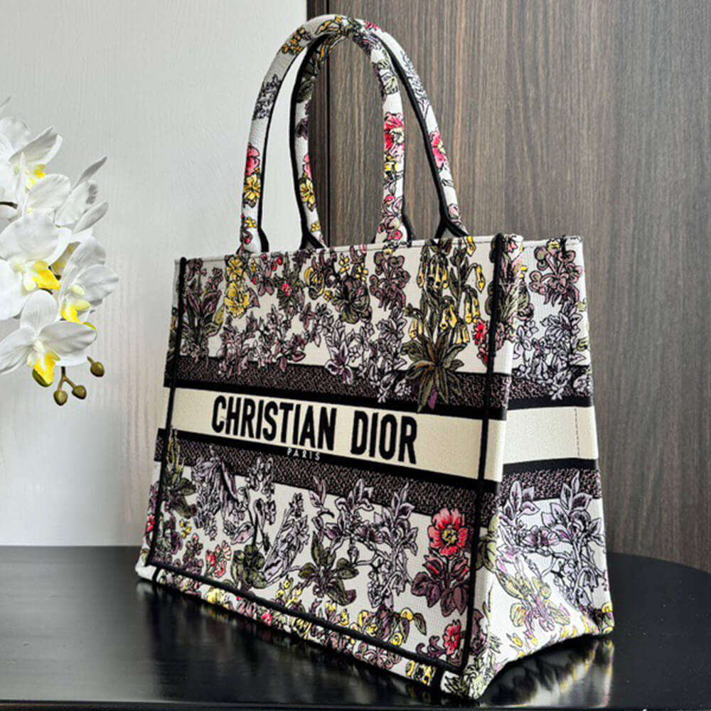 medium D*or book tote