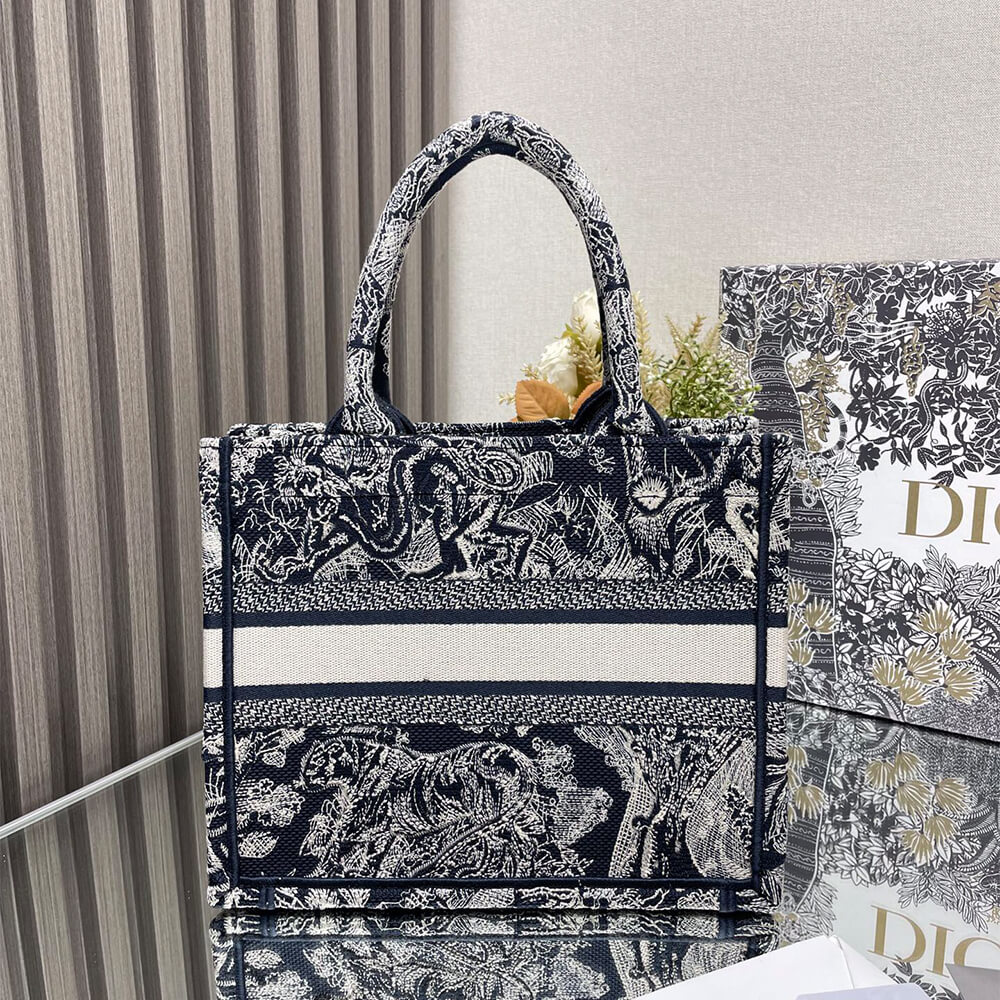 small D*or book tote