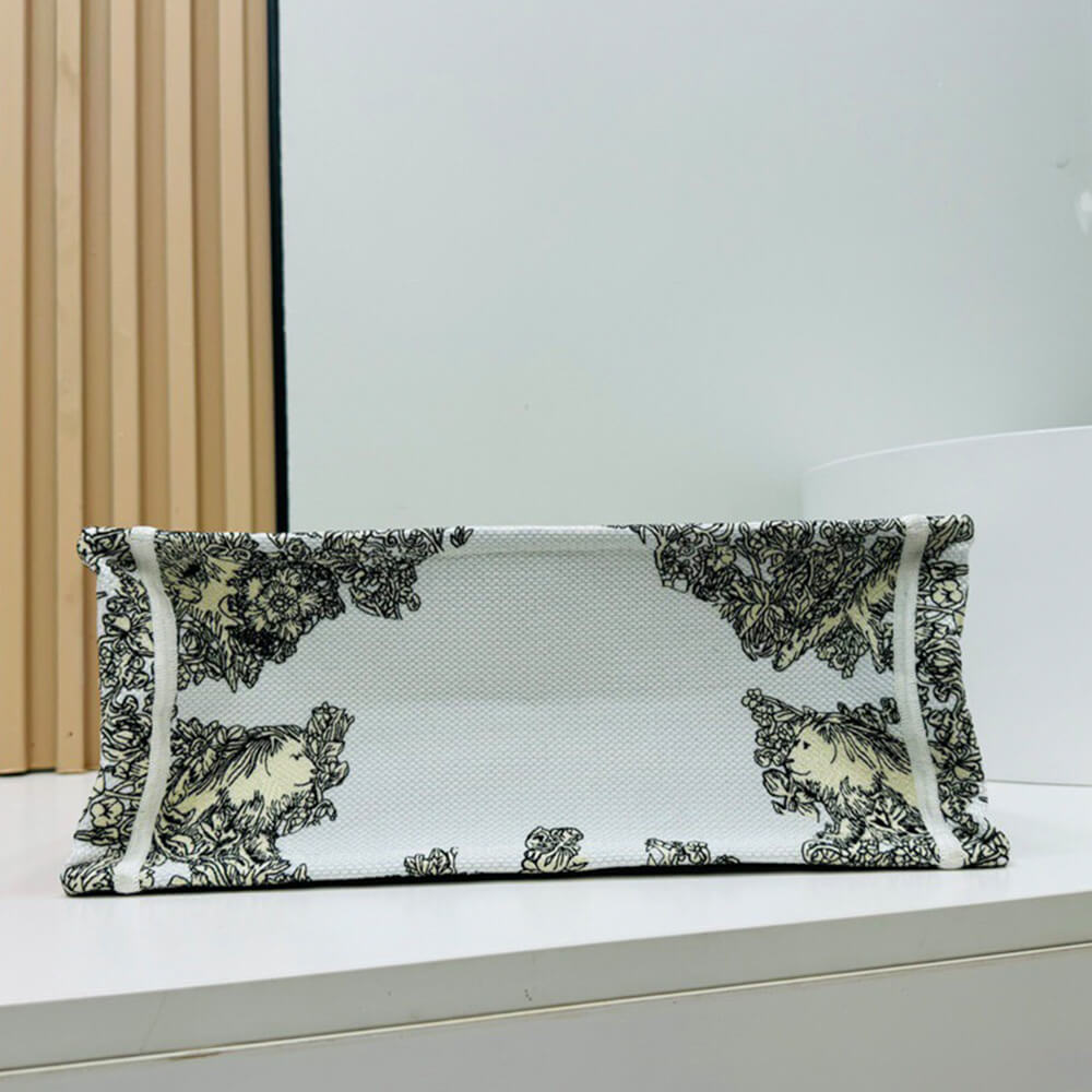 medium D*or book tote