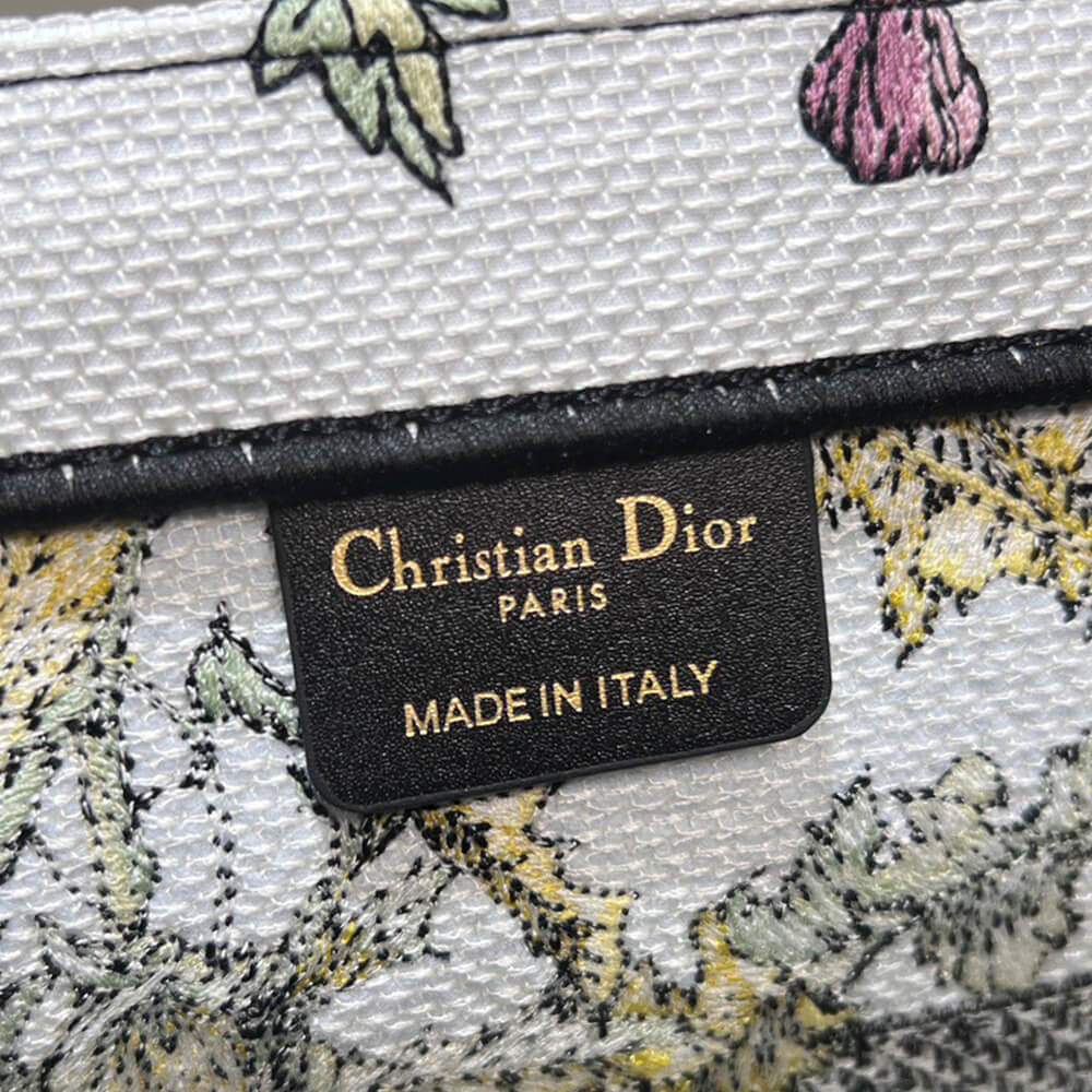 medium D*or book tote